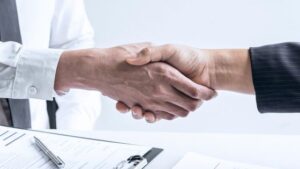 The Differences Between Job Recruiters and Staffing Agencies